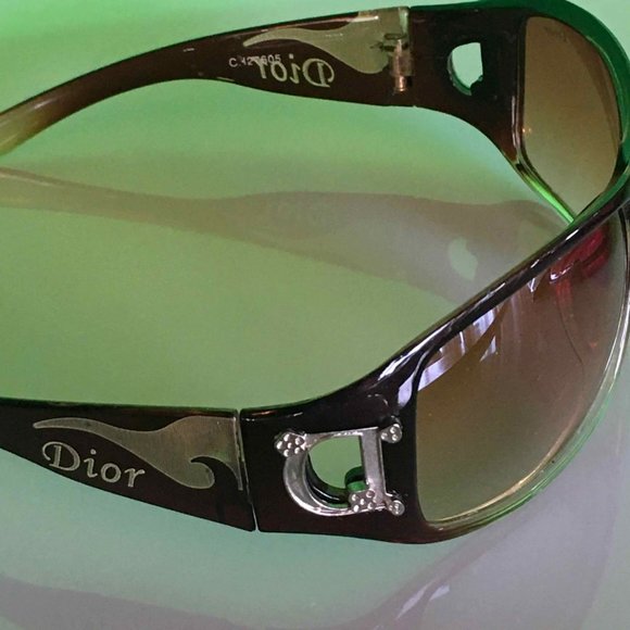 Dior Sunglass with Versace Case - Picture 11 of 14